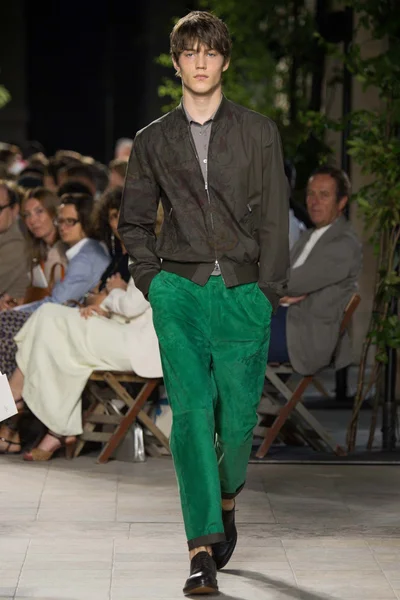 Look 27